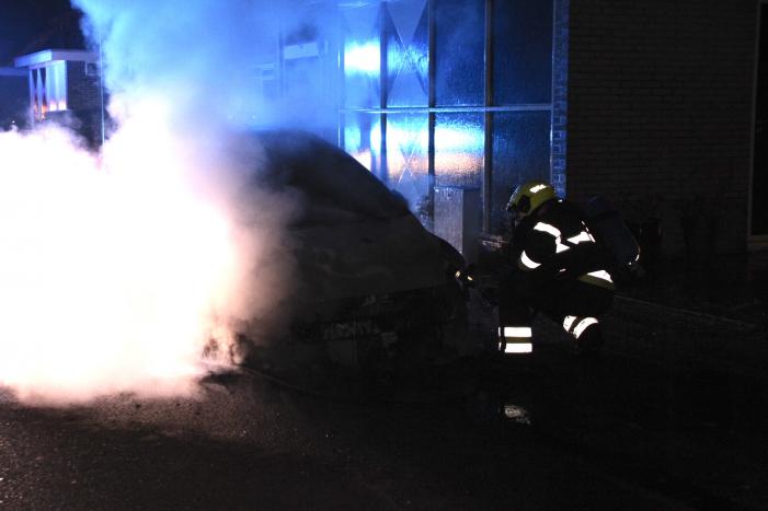 Personenauto verwoest na brand