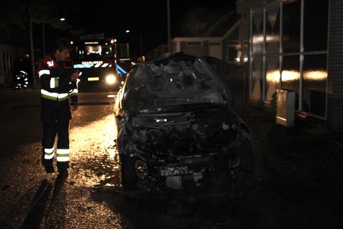 Personenauto verwoest na brand