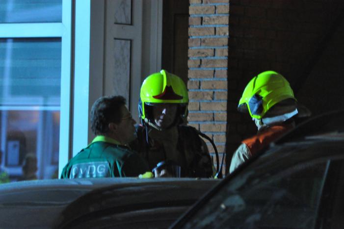 Negen personen uit brandende woning gehaald