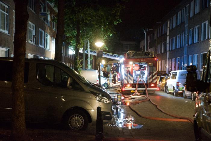 Negen personen uit brandende woning gehaald