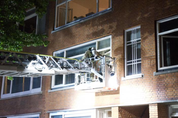 Negen personen uit brandende woning gehaald
