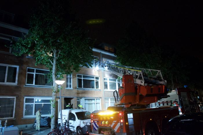 Negen personen uit brandende woning gehaald
