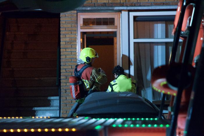 Negen personen uit brandende woning gehaald