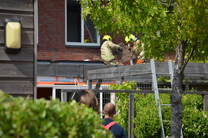 Brand in spouwmuur snel onder controle