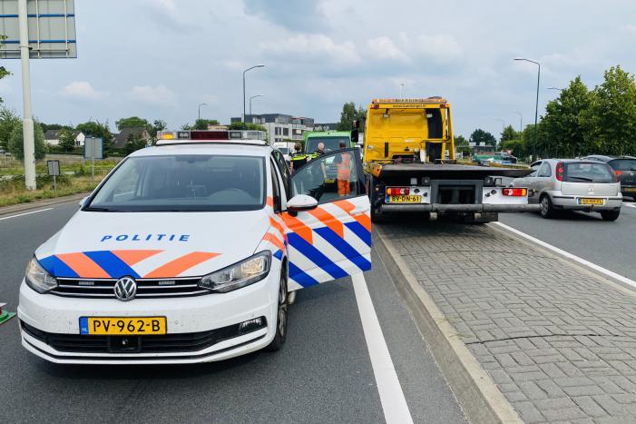 Hoogwerker valt van aanhanger