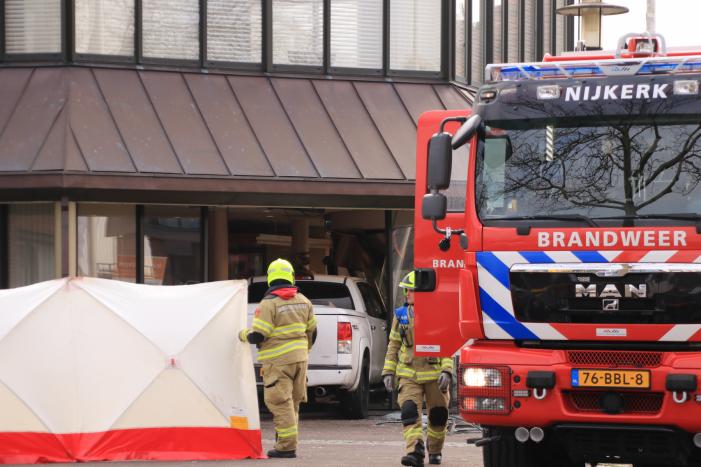 Man die met pick-up stadhuis ramde staat terecht