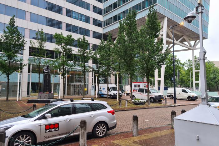 Pim Fortuyn-beeld bewaakt met politiecamera