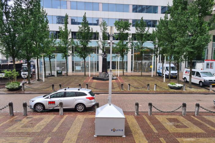 Pim Fortuyn-beeld bewaakt met politiecamera