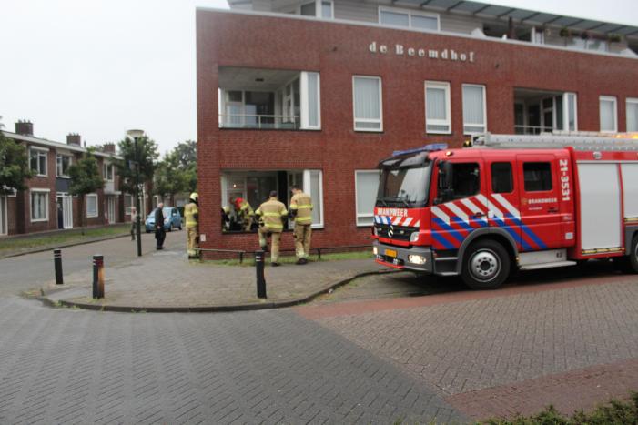 Huiskamer loopt vol met water