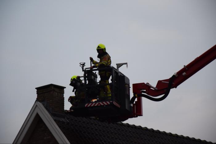 Bliksem slaat in woning