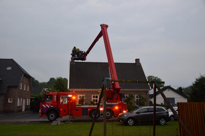 Bliksem slaat in woning