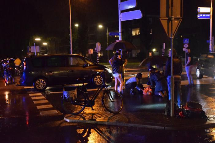 Scooterrijder gewond na aanrijding met auto