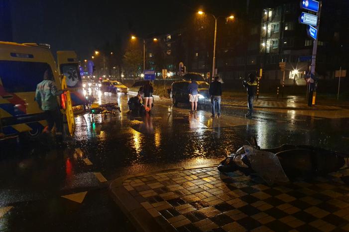Scooterrijder gewond na aanrijding met auto