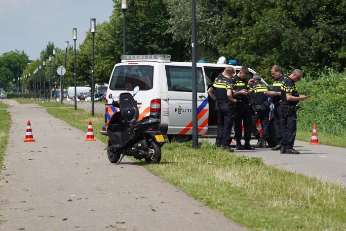 Brommerrijder raakt fietsster na uitwijkmanoeuvre