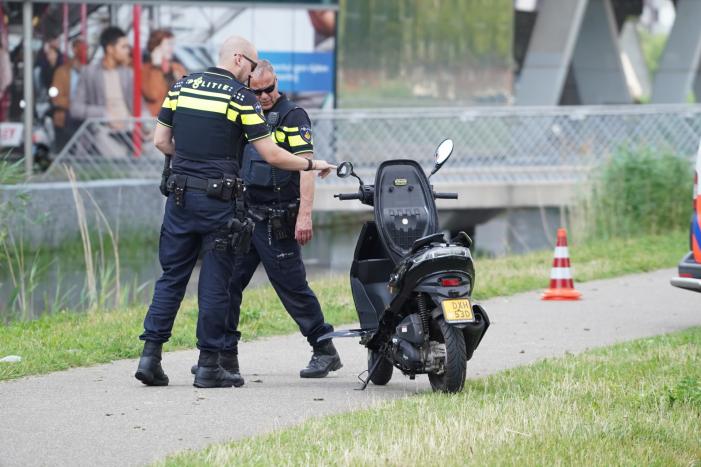 Brommerrijder raakt fietsster na uitwijkmanoeuvre