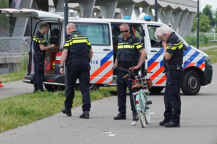 Brommerrijder raakt fietsster na uitwijkmanoeuvre