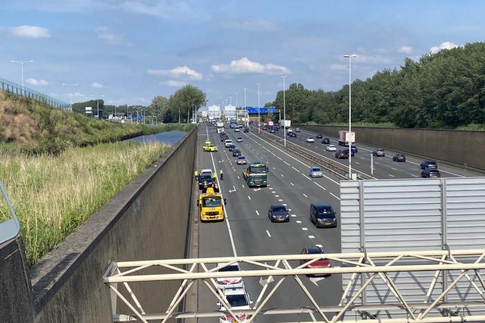 Kop-staartbotsing tussen drie voertuigen