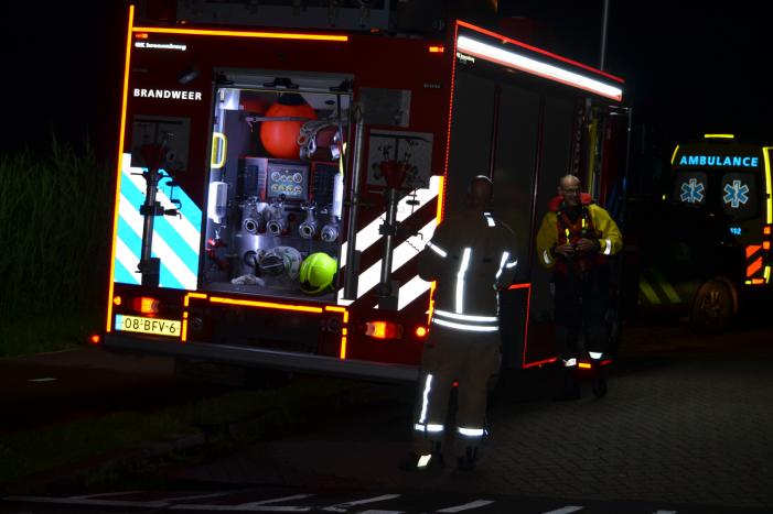 Auto te water, bestuurder gewond