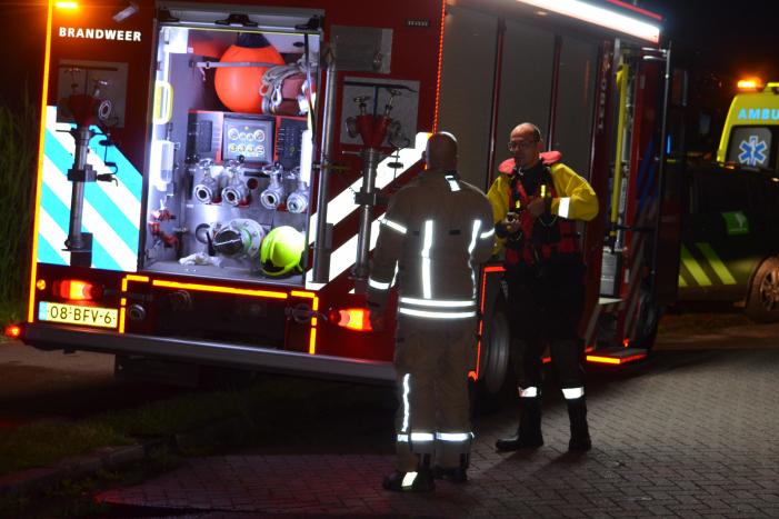 Auto te water, bestuurder gewond