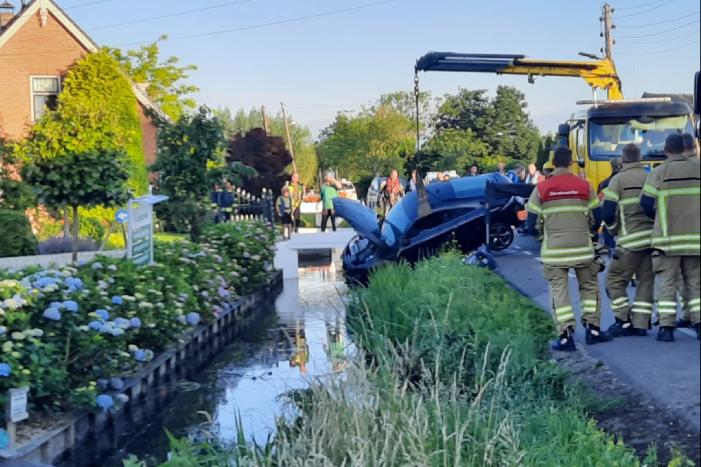 Auto te water geraakt