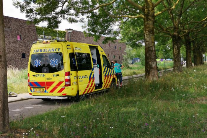 Fietsster gewond na inhaalmanoeuvre