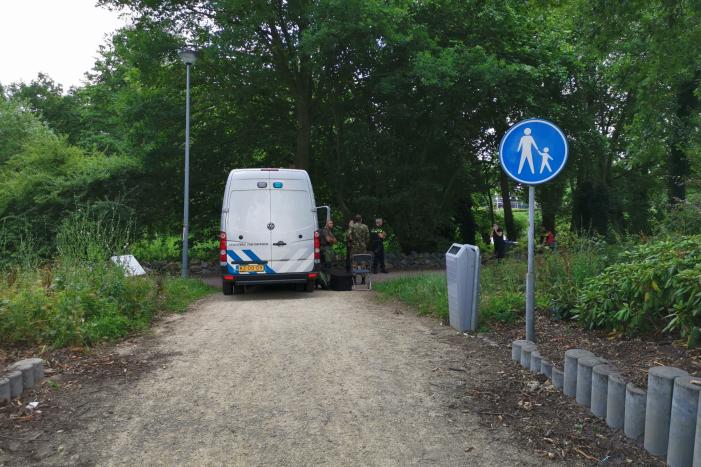 EOD doet onderzoek naar mogelijk explosief in Proosdijpark