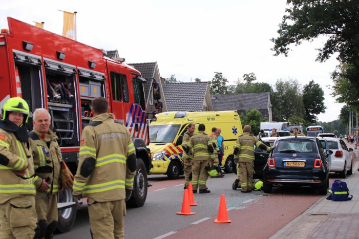 Drie auto's betrokken bij kop-staart botsing