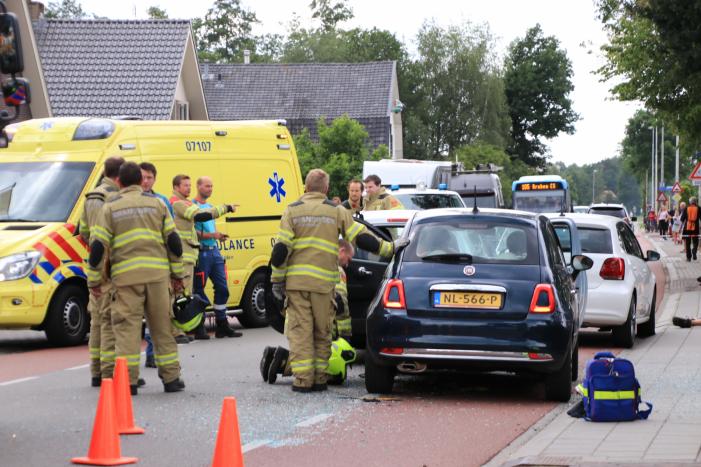 Drie auto's betrokken bij kop-staart botsing