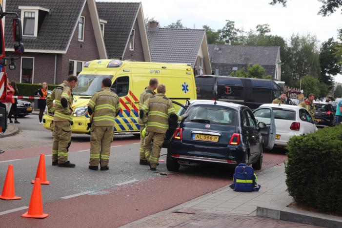 Drie auto's betrokken bij kop-staart botsing