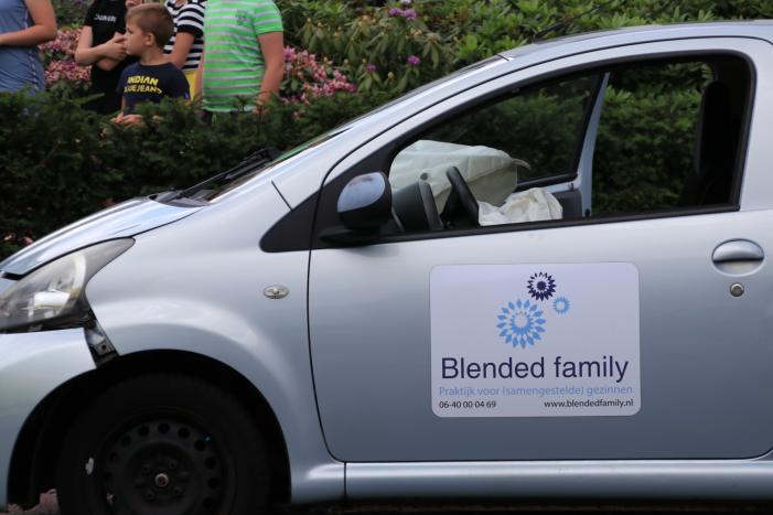 Drie auto's betrokken bij kop-staart botsing