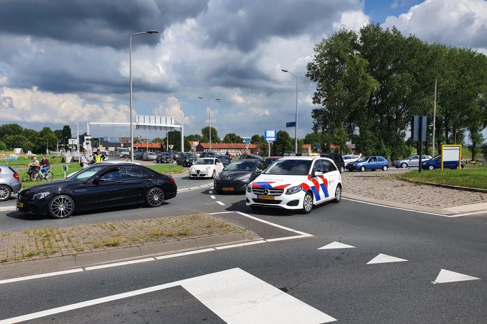Motorrijder gewond na ongeval met taxibus