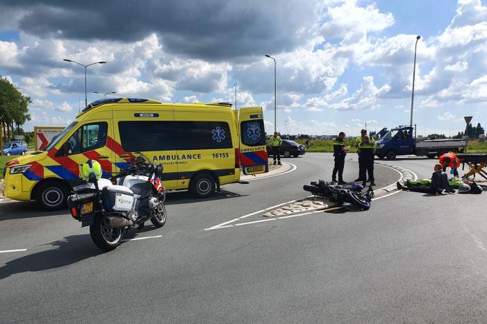 Motorrijder gewond na ongeval met taxibus