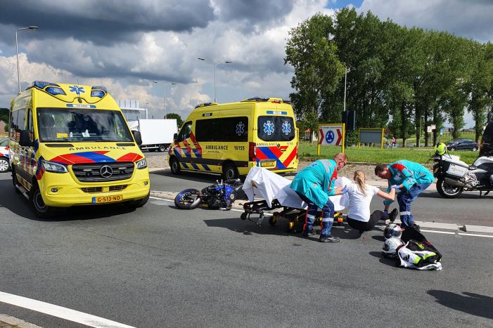 Motorrijder gewond na ongeval met taxibus