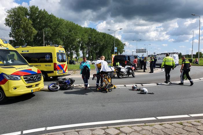 Motorrijder gewond na ongeval met taxibus