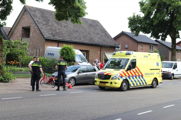 Kind op fiets gewond na aanrijding met auto