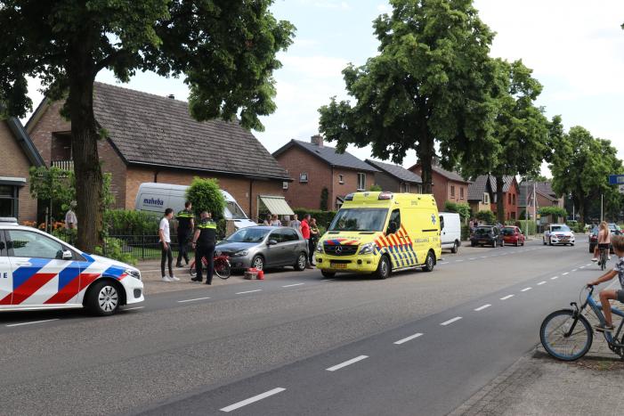 Kind op fiets gewond na aanrijding met auto