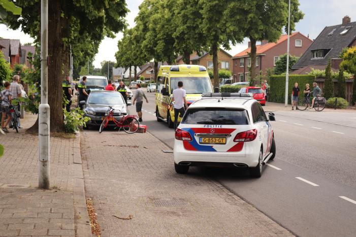Kind op fiets gewond na aanrijding met auto