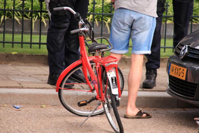 Kind op fiets gewond na aanrijding met auto