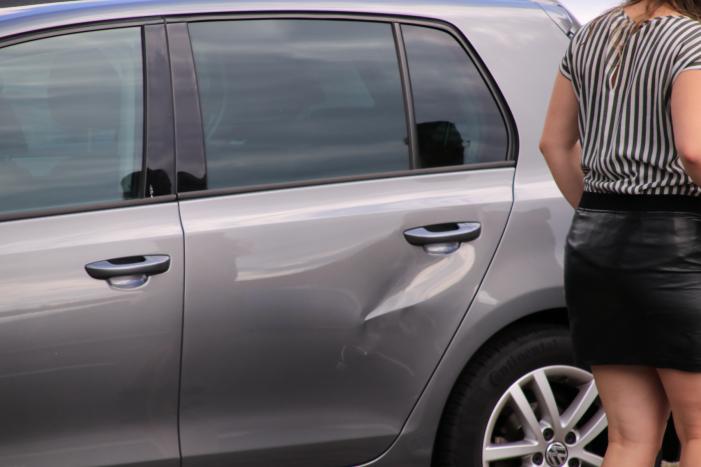 Kind op fiets gewond na aanrijding met auto