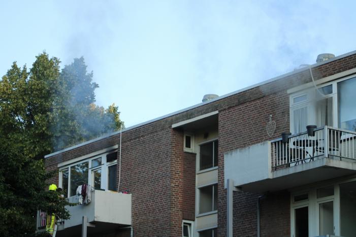 Meerdere woningen ontruimd na keukenbrand