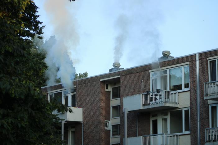 Meerdere woningen ontruimd na keukenbrand