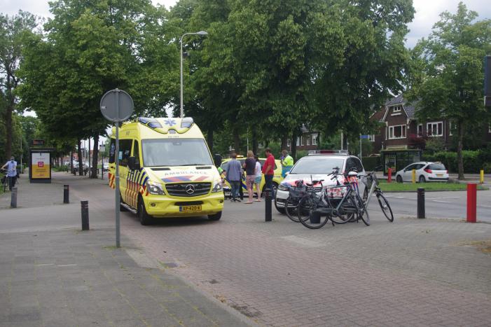 E-bikester schrikt en gaat hard onderuit