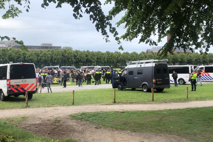 Grote groepen demonstranten op Malieveld aangehouden