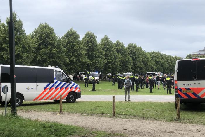 Grote groepen demonstranten op Malieveld aangehouden