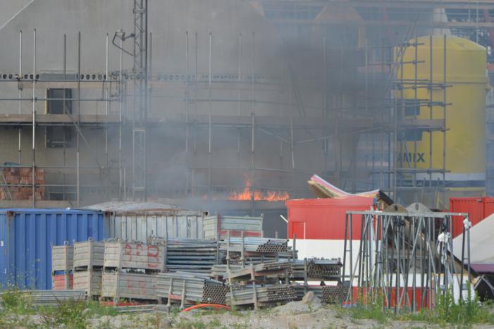 Enorme knal na brand op bouwplaats