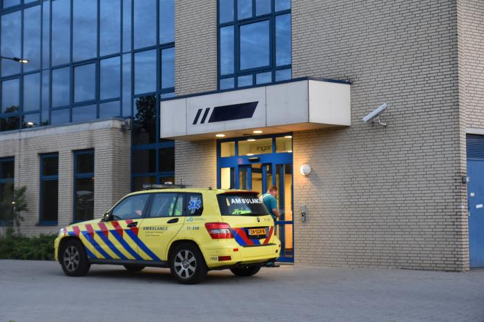 Vrouw loopt politiebureau binnen en zorgt voor veel commotie