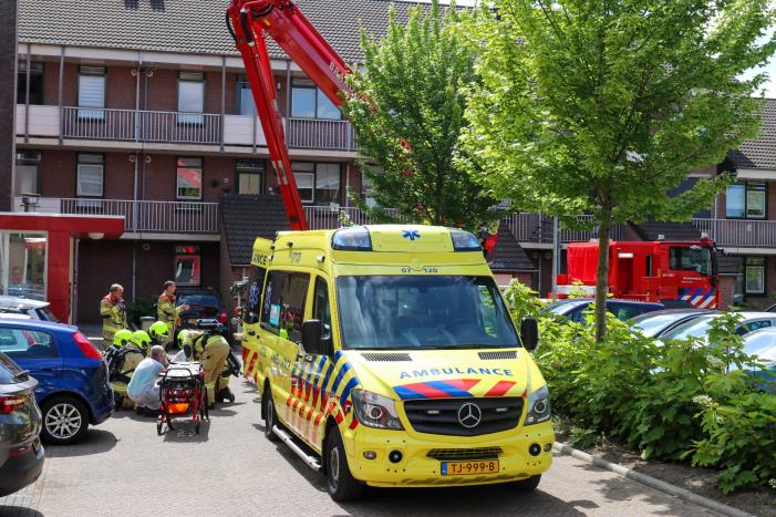 Brandweer haalt patiënt naar beneden vanwege werkzaamheden lift