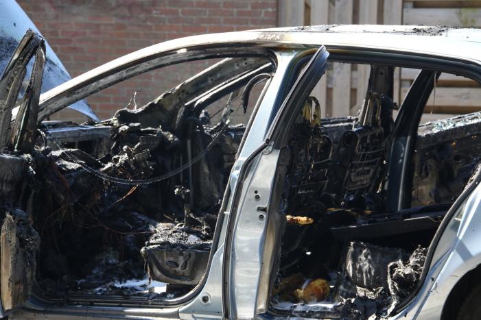 Politie vermoedt brandstichting bij autobrand