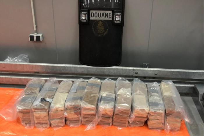 Ruim 100 kilo cocaïne in container met bananen gevonden
