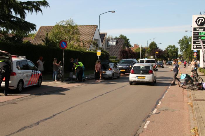 Fietsster gewond na aanrijding met auto